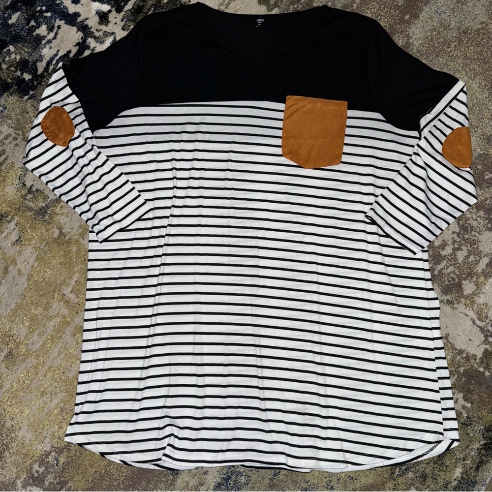 🎈 2/$5 🎈 SHEIN Black V-Neck Top